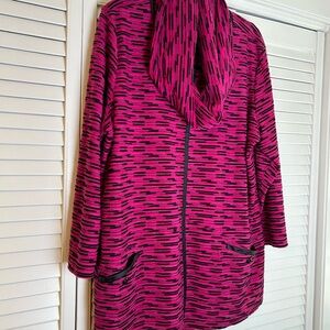 Multiples Textured Fuchsia Tunic with removeable infinity scarf, Size 1X    NWOT